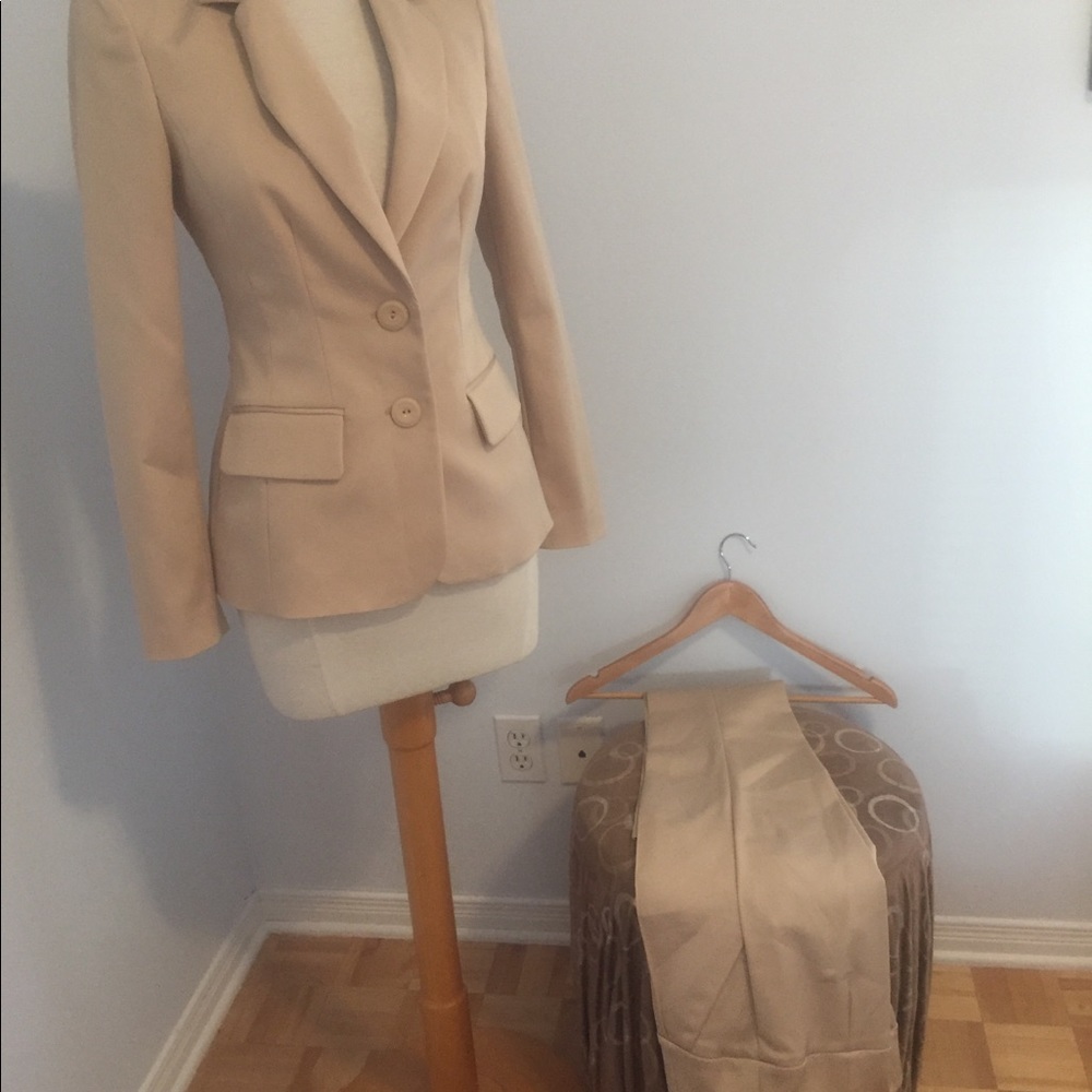 Suit two pieces with pants